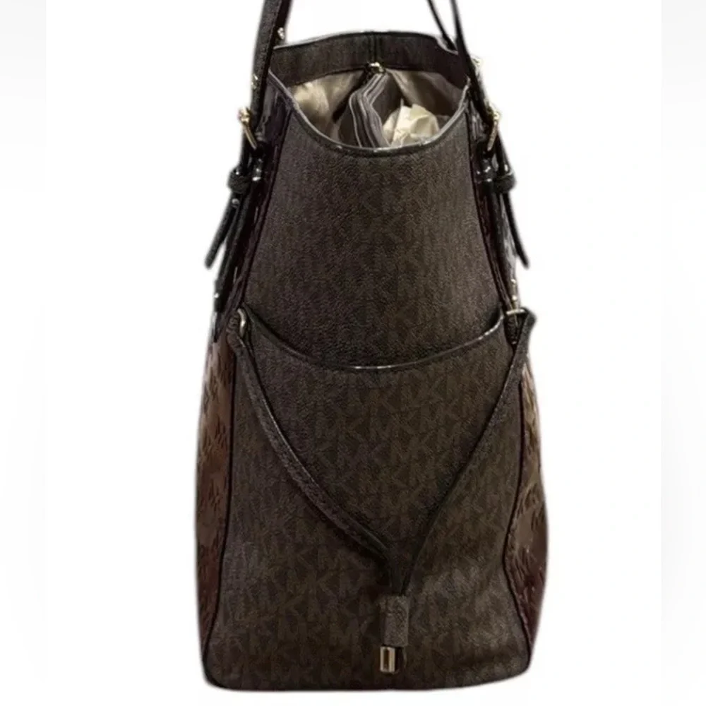 MICHAEL KORS Burgandy Brown Voyager East West Signature Tote Purse Shoulder Bag